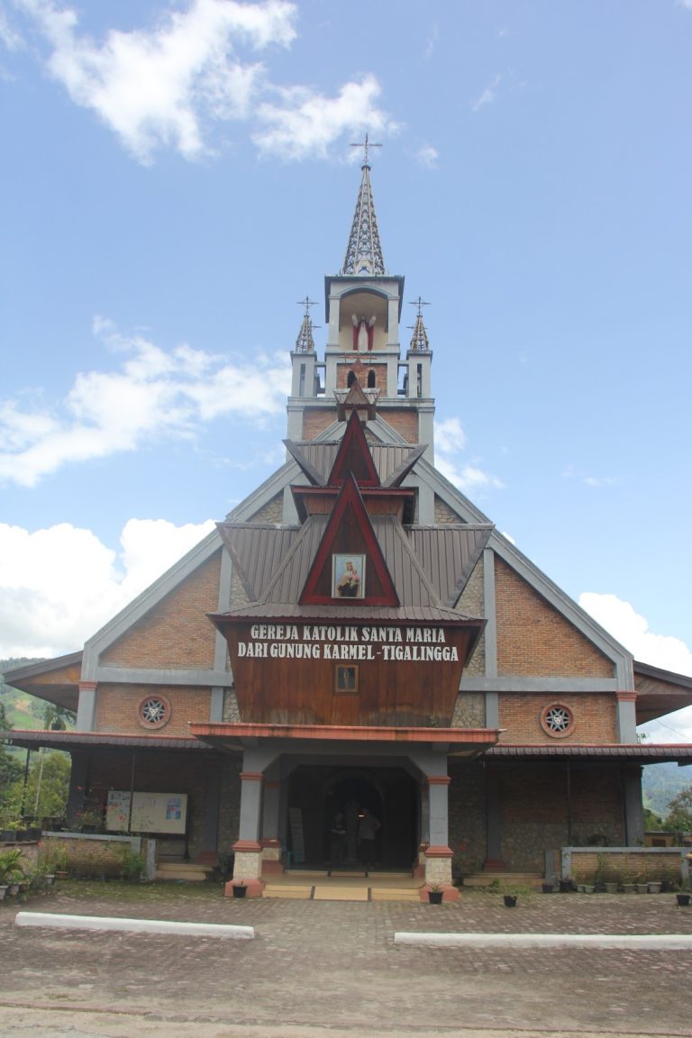 Paroki Tiga Lingga