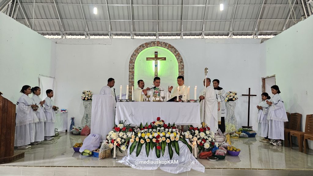 Pemberkatan gereja baru Stasi Kristus Raja Tigabaru