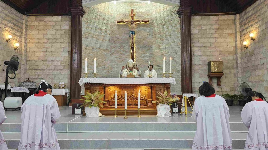 9) Pemberkatan Altar Binjai-2_11zon